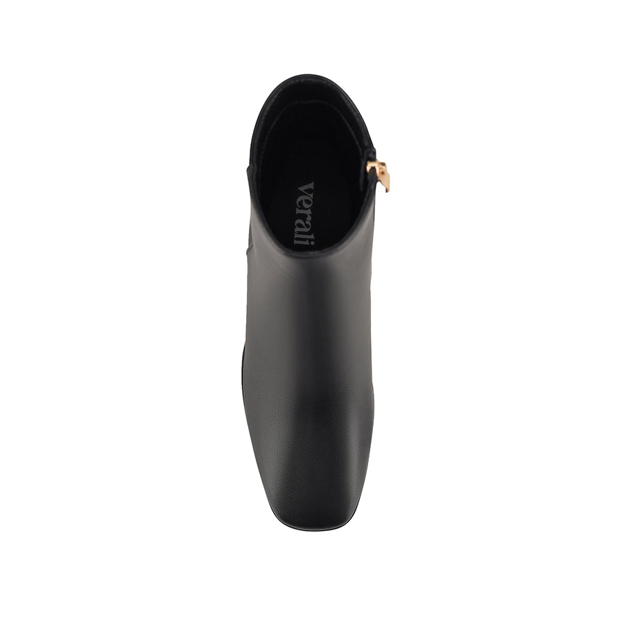 Black ankle boots with a block heel, zip closure and square toe shape