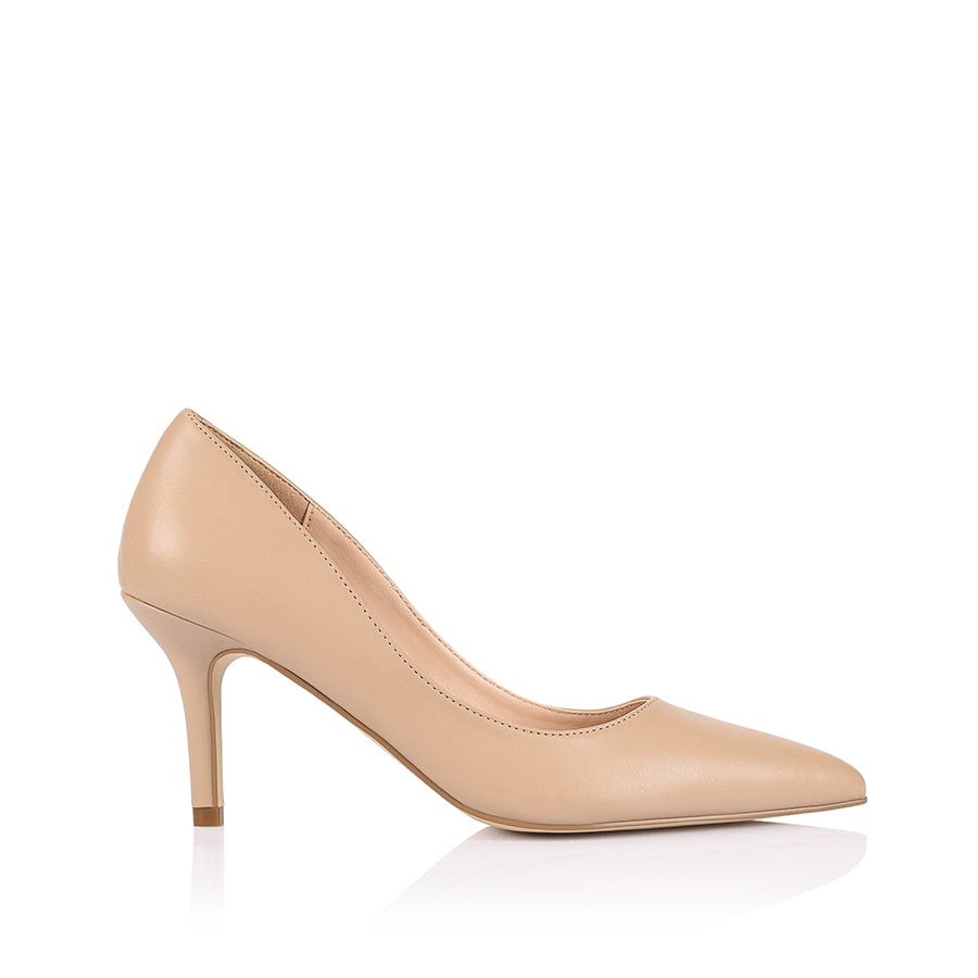 Beige heel with pointed toe shape