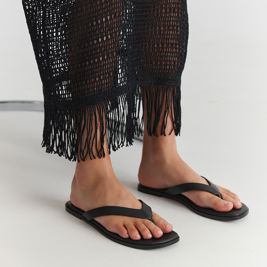 Sascha Casual Thongs - Black