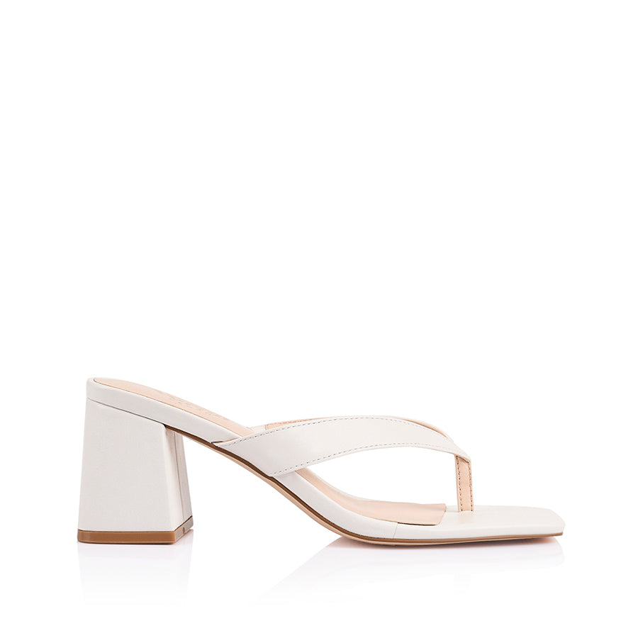 Women's white chalk smooth block thong heel with square toe