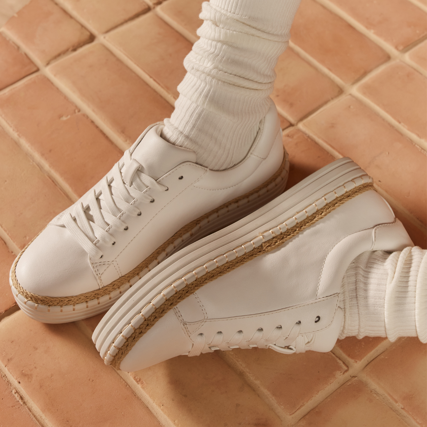 Sneaker Trends That Every Woman Should Know 5 Quay Flatform Sneakers - White – Verali Shoes