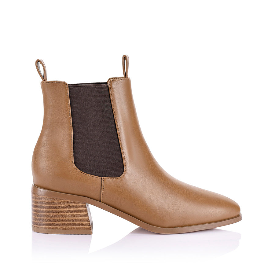Women's tan heeled chelsea ankle boot