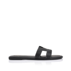 Women's flat sandal in black vegan leather for summer