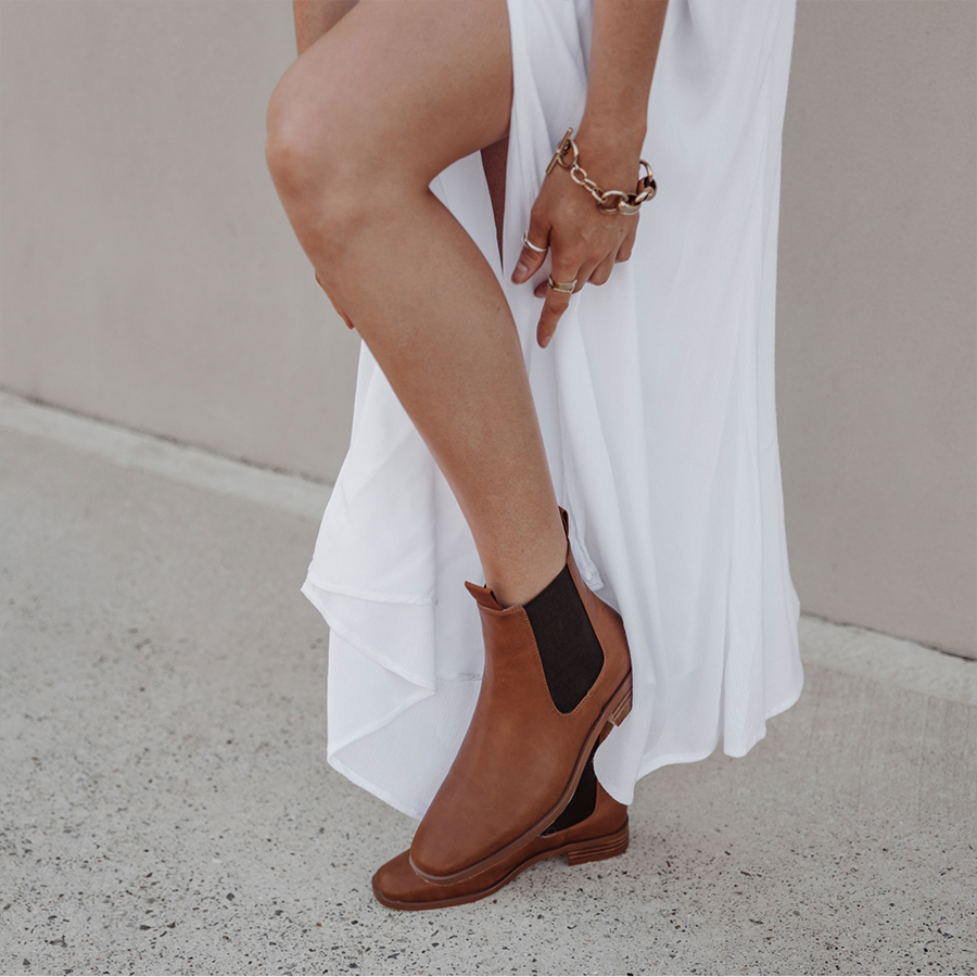 Harper Chelsea Boots - Tan Softee