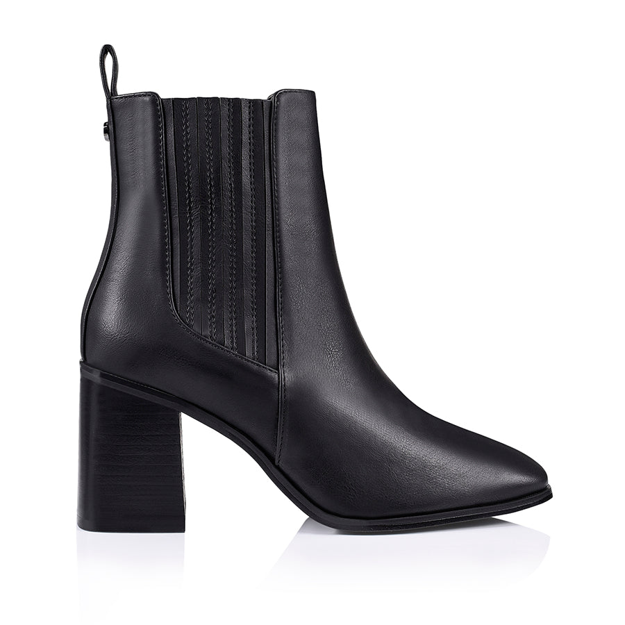 Limber Chelsea Ankle Boots - Black Softee