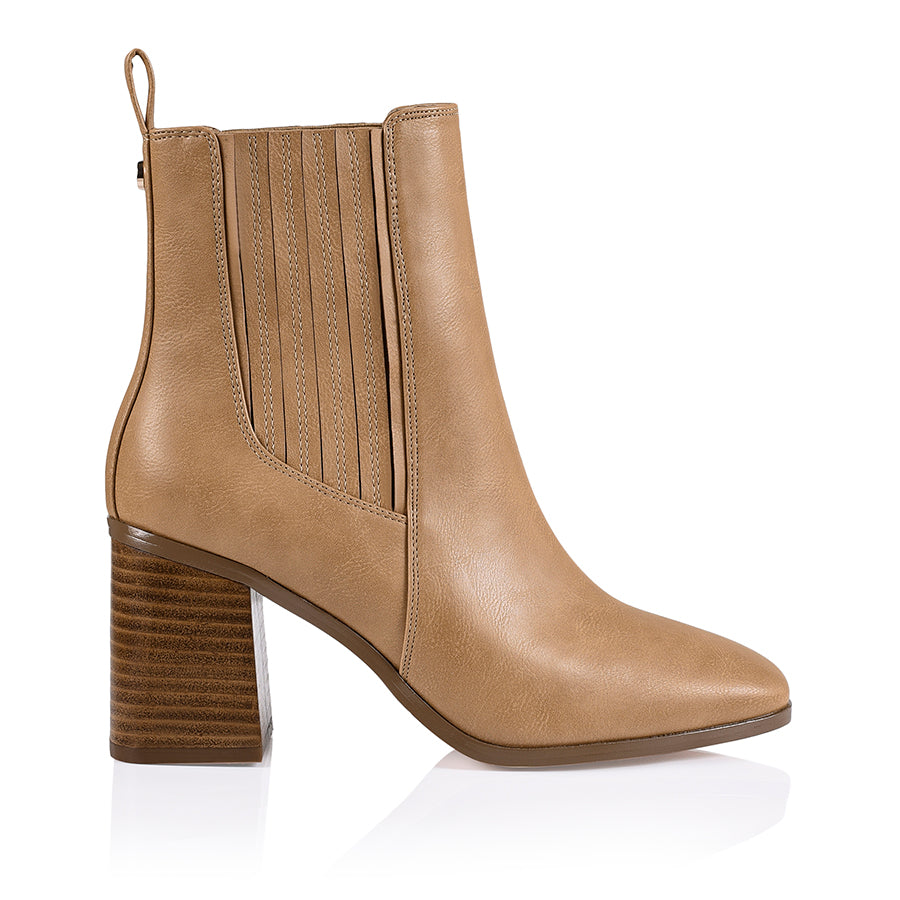 Limber Chelsea Ankle Boots - Caramel Softee